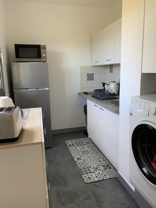 Quiet Air-condit-swim. Pool Tennis Apartment *